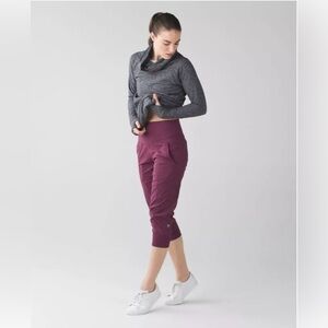 LULULEMON In Flux Crop Pants Red Grape Purple Cropped Athletic Size 4